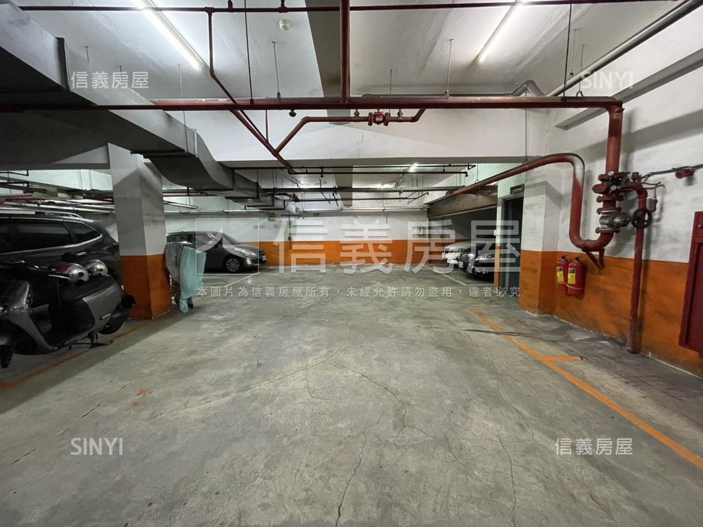 稀有社區管理公寓三房車位房屋室內格局與周邊環境