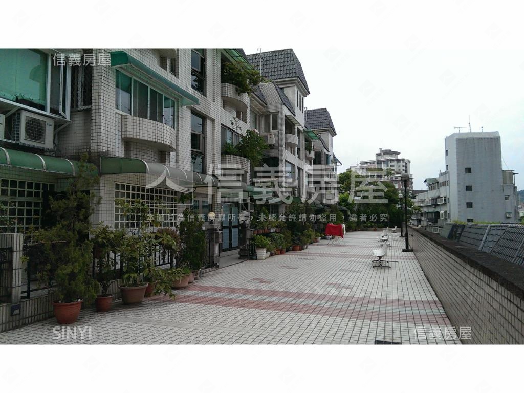 稀有社區管理公寓三房車位房屋室內格局與周邊環境