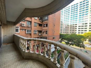 ★雷諾★大坪數附坡平車位