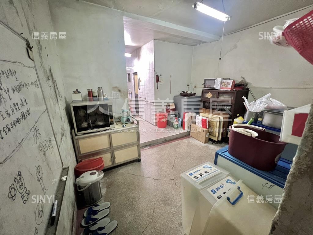 近信義國小捷運邊間透天房屋室內格局與周邊環境