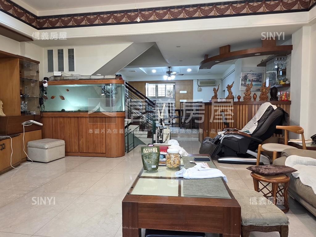 麗景稀有市區透天小苑房屋室內格局與周邊環境