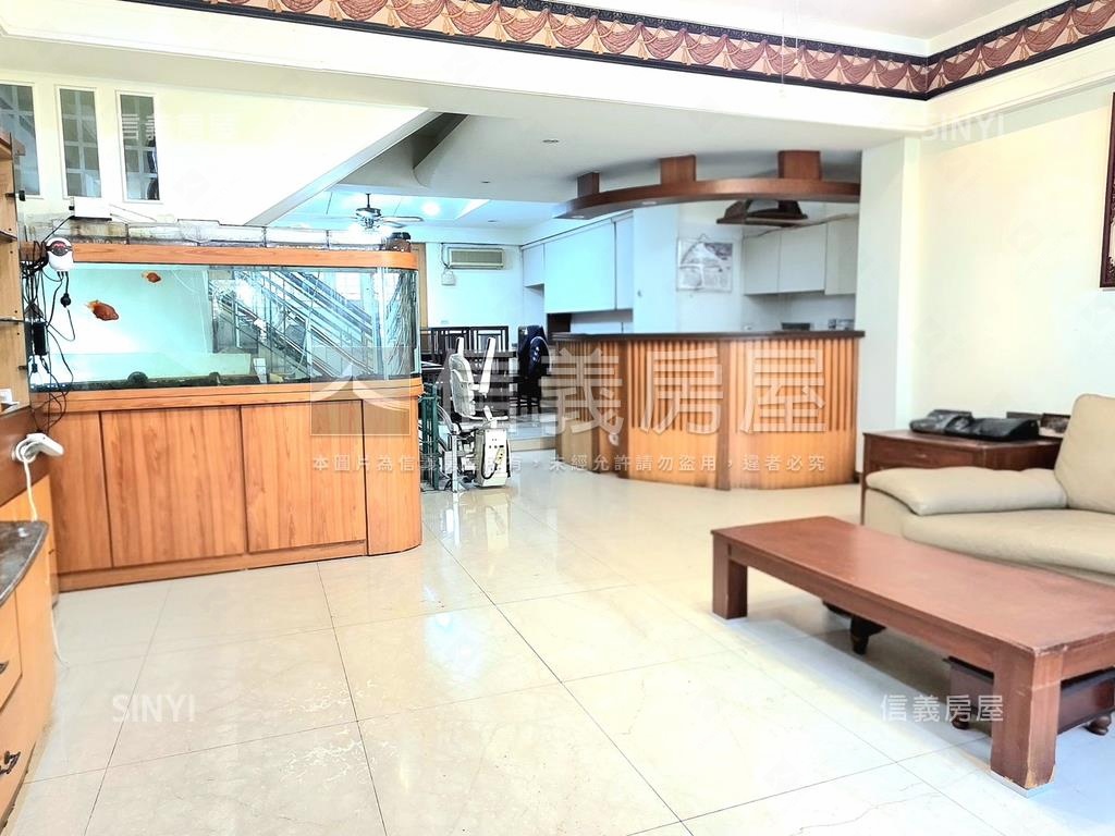 麗景稀有市區透天小苑房屋室內格局與周邊環境