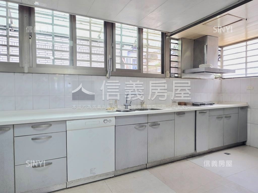 麗景稀有市區透天小苑房屋室內格局與周邊環境