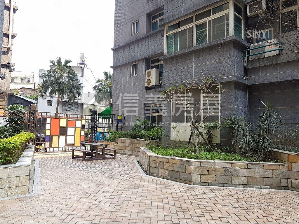 新視窗方正２房房屋室內格局與周邊環境
