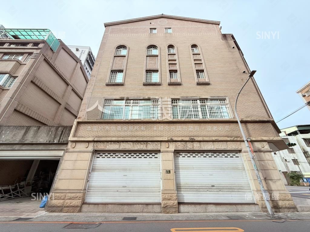 國際路三角窗金透天店面！房屋室內格局與周邊環境