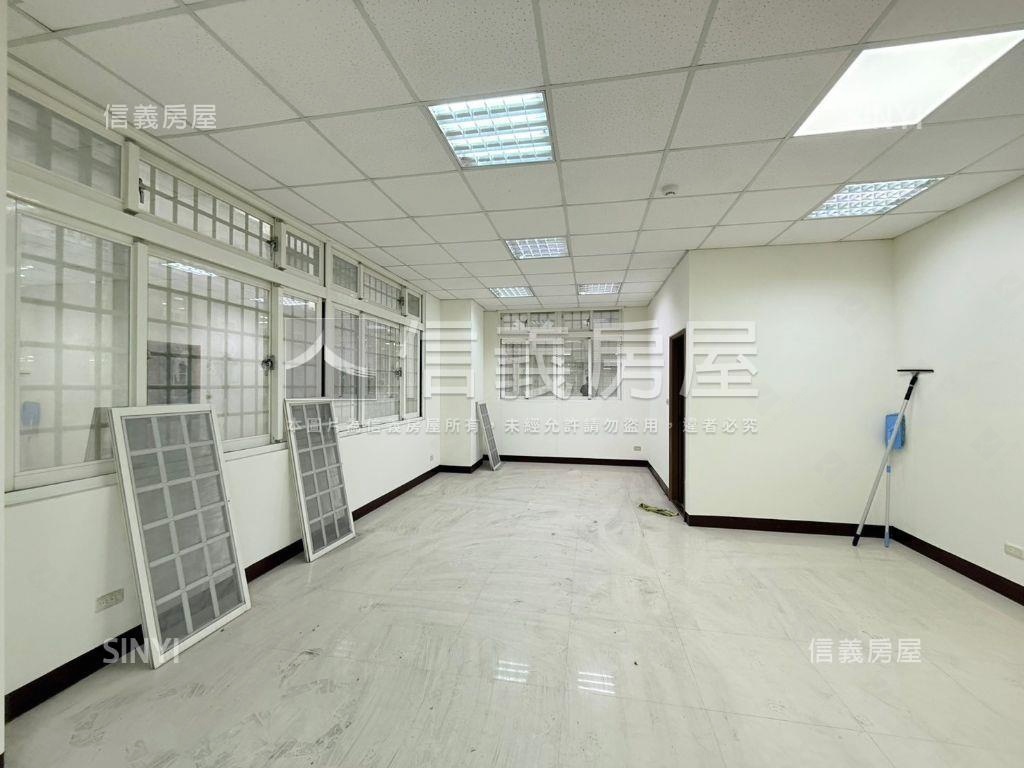 國際路三角窗金透天店面！房屋室內格局與周邊環境