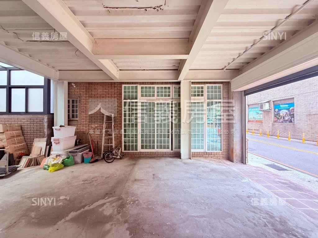 國際路三角窗金透天店面！房屋室內格局與周邊環境