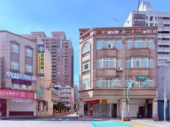 國際路｜三角窗金透天店面