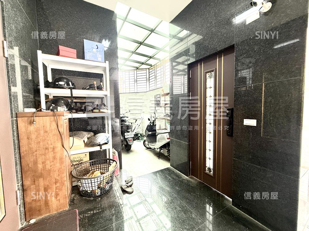 仁武面河景角窗輕奢美透房屋室內格局與周邊環境