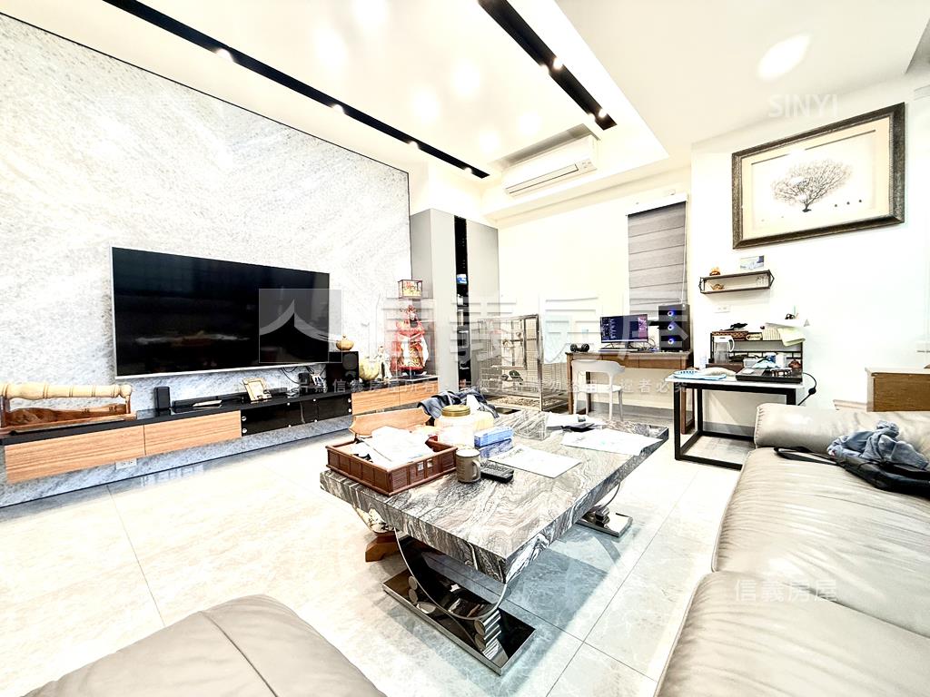 仁武面河景角窗輕奢美透房屋室內格局與周邊環境