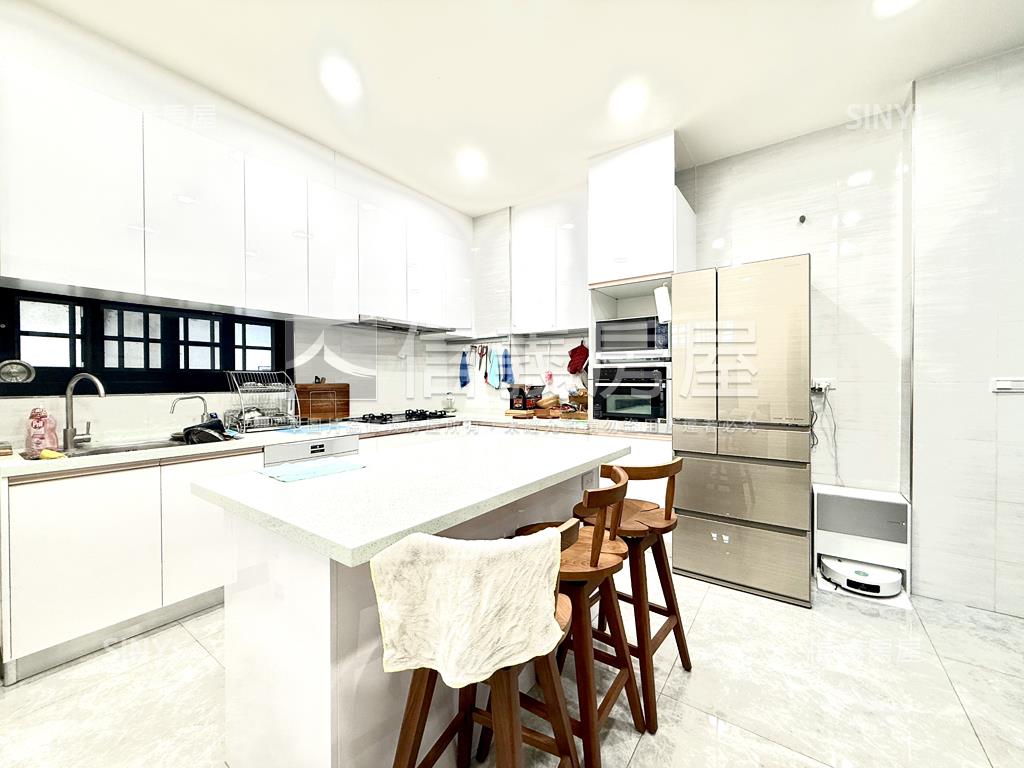 仁武面河景角窗輕奢美透房屋室內格局與周邊環境