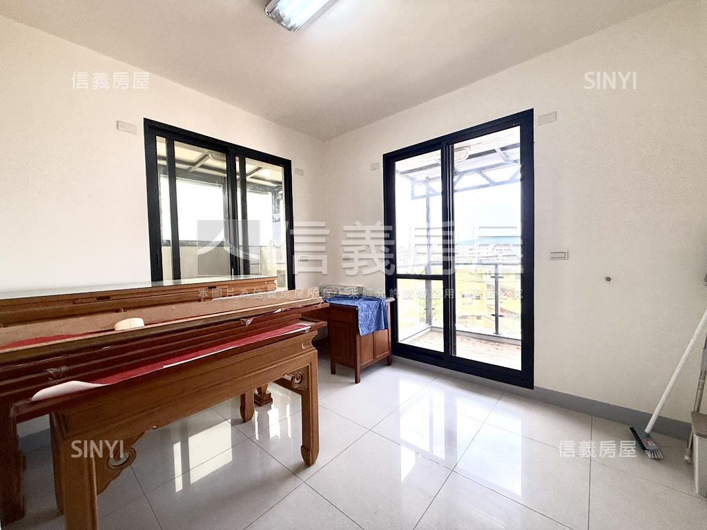 仁武面河景角窗輕奢美透房屋室內格局與周邊環境