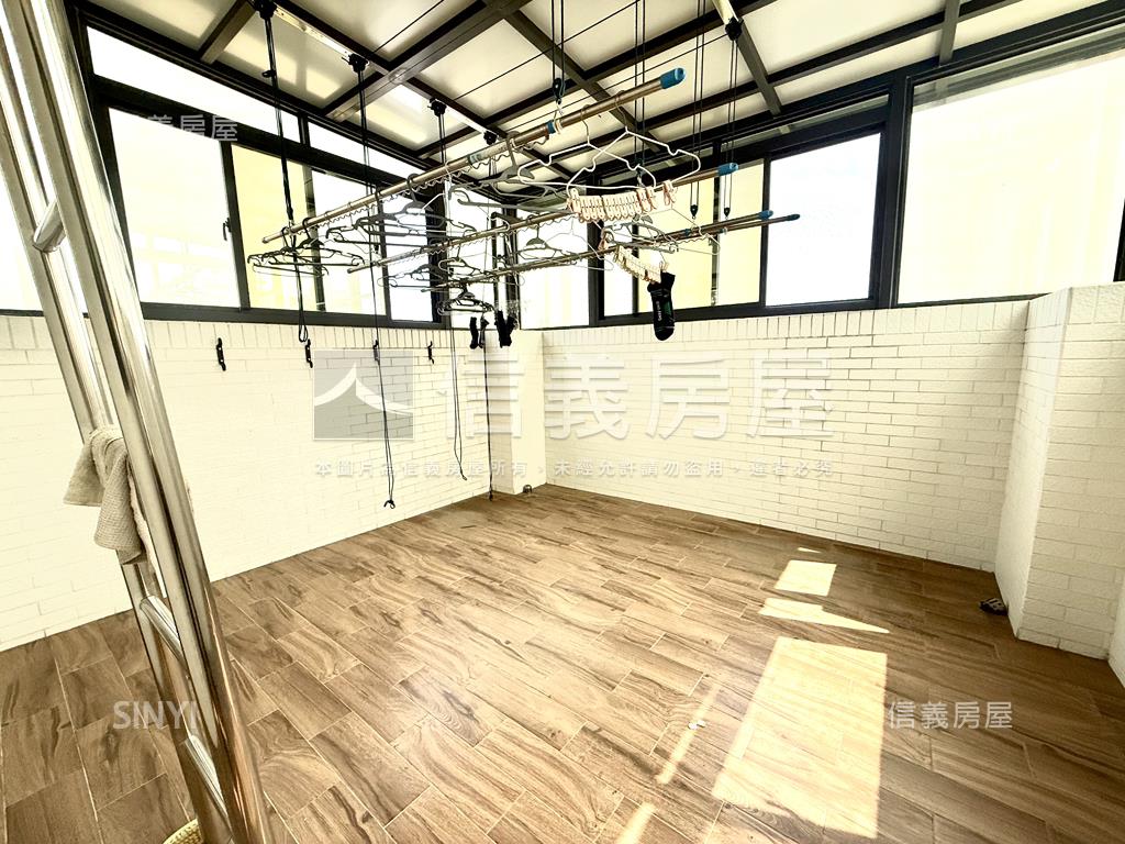 仁武面河景角窗輕奢美透房屋室內格局與周邊環境