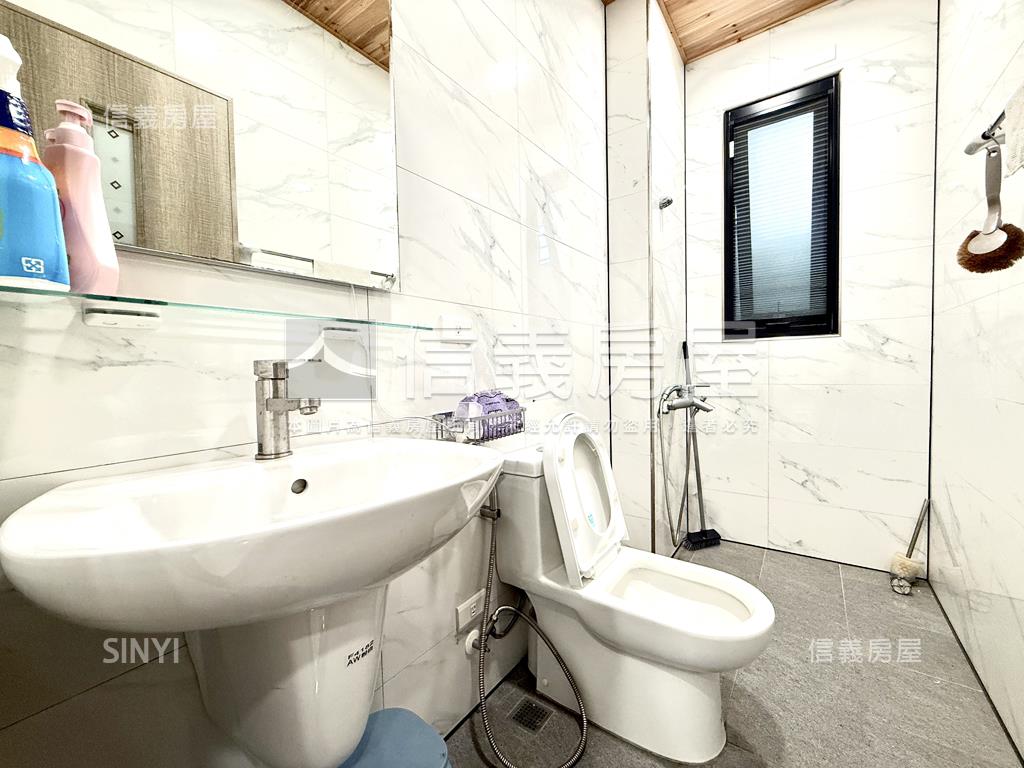 仁武面河景角窗輕奢美透房屋室內格局與周邊環境