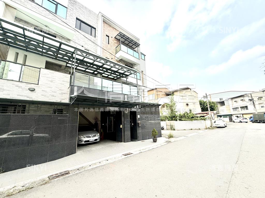 仁武面河景角窗輕奢美透房屋室內格局與周邊環境