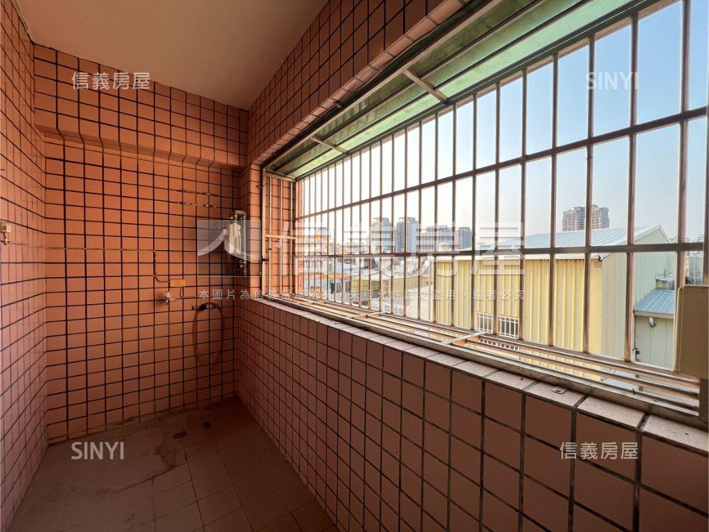 雙層面公園愜意景觀宅房屋室內格局與周邊環境