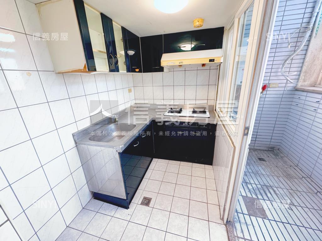 海韻山嵐摩天京華房屋室內格局與周邊環境