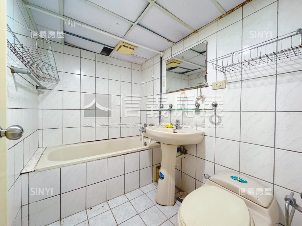 海韻山嵐摩天京華房屋室內格局與周邊環境