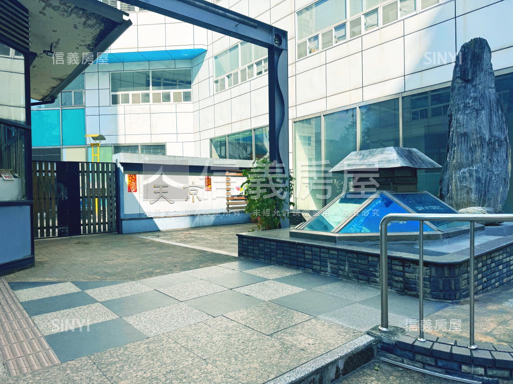 海韻山嵐摩天京華房屋室內格局與周邊環境