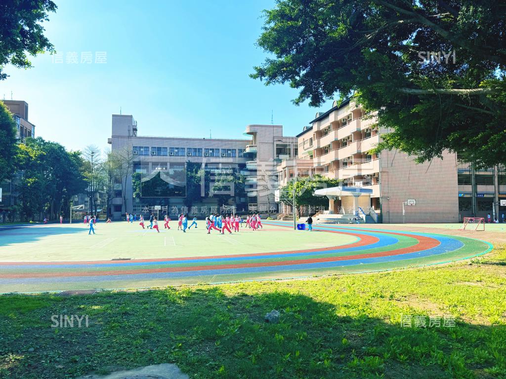 海韻山嵐摩天京華房屋室內格局與周邊環境