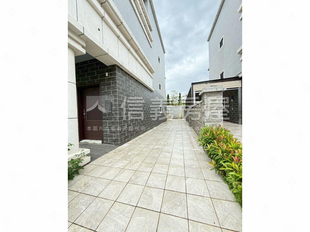 雅典大地三面採光美別墅房屋室內格局與周邊環境