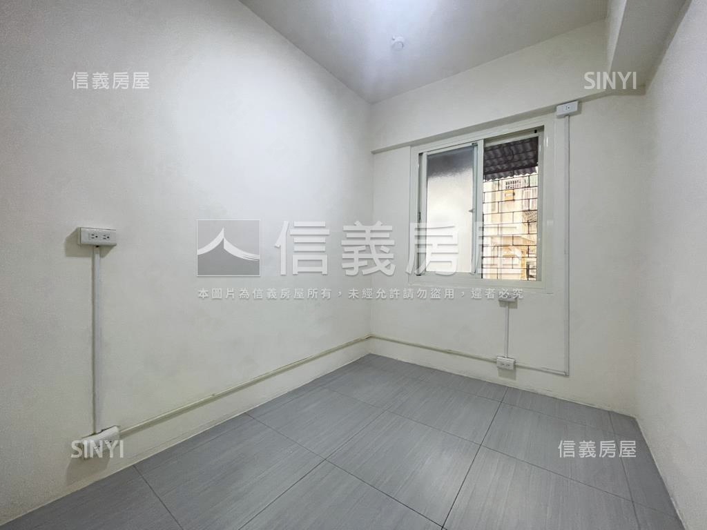 青年溫馨方正四房房屋室內格局與周邊環境