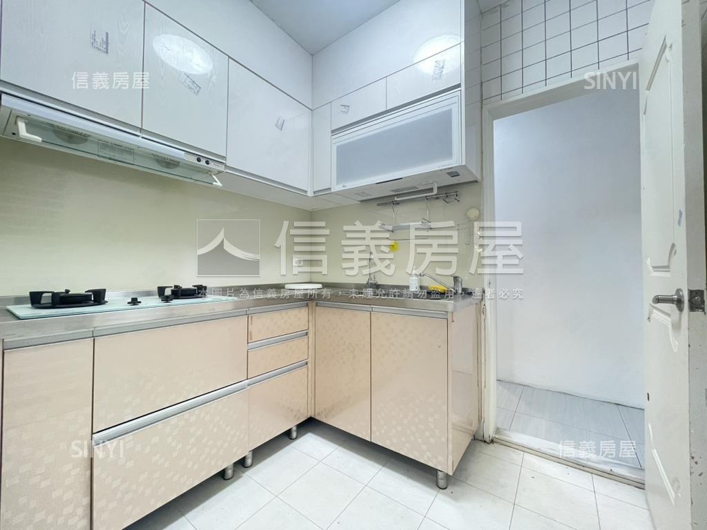 青年溫馨方正四房房屋室內格局與周邊環境