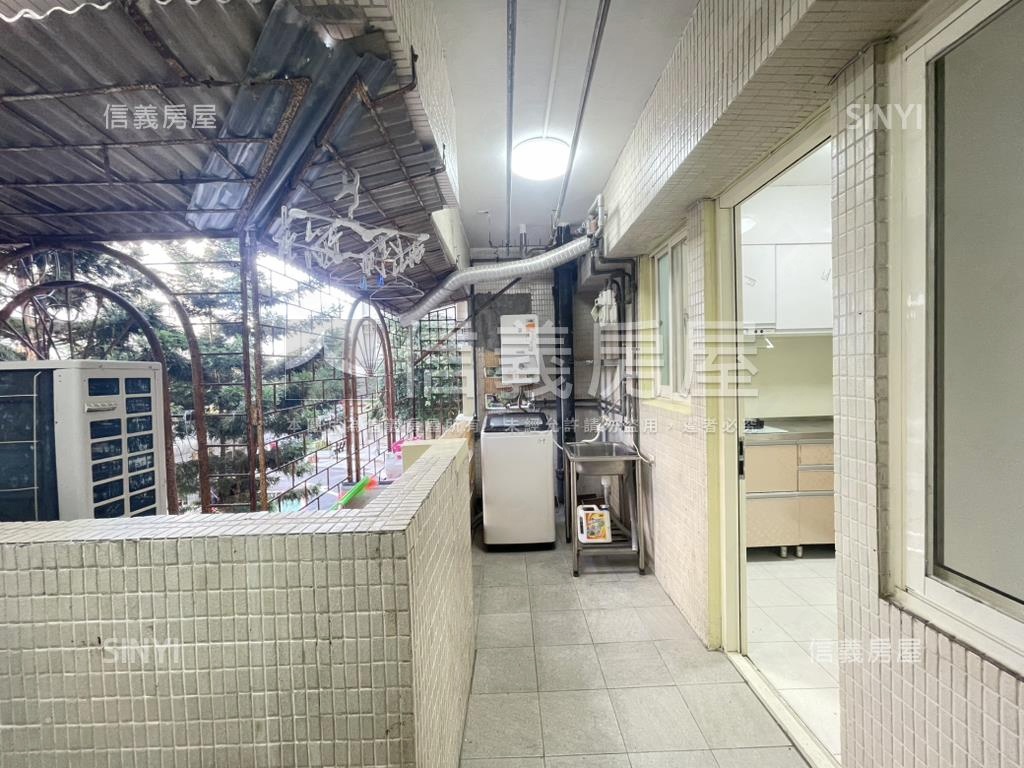 青年溫馨方正四房房屋室內格局與周邊環境