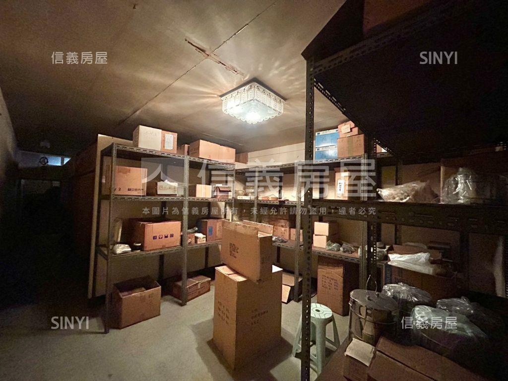高雄火車站商五地送厝透店房屋室內格局與周邊環境