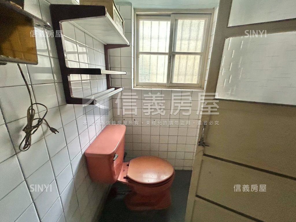 高雄火車站商五地送厝透店房屋室內格局與周邊環境