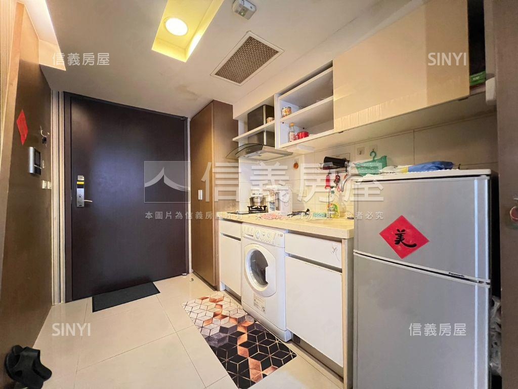 康朵次頂樓小豪宅一房車位房屋室內格局與周邊環境