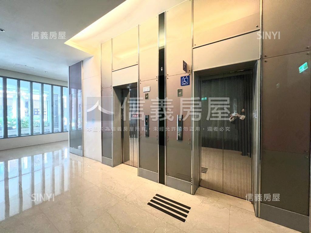 康朵次頂樓小豪宅一房車位房屋室內格局與周邊環境