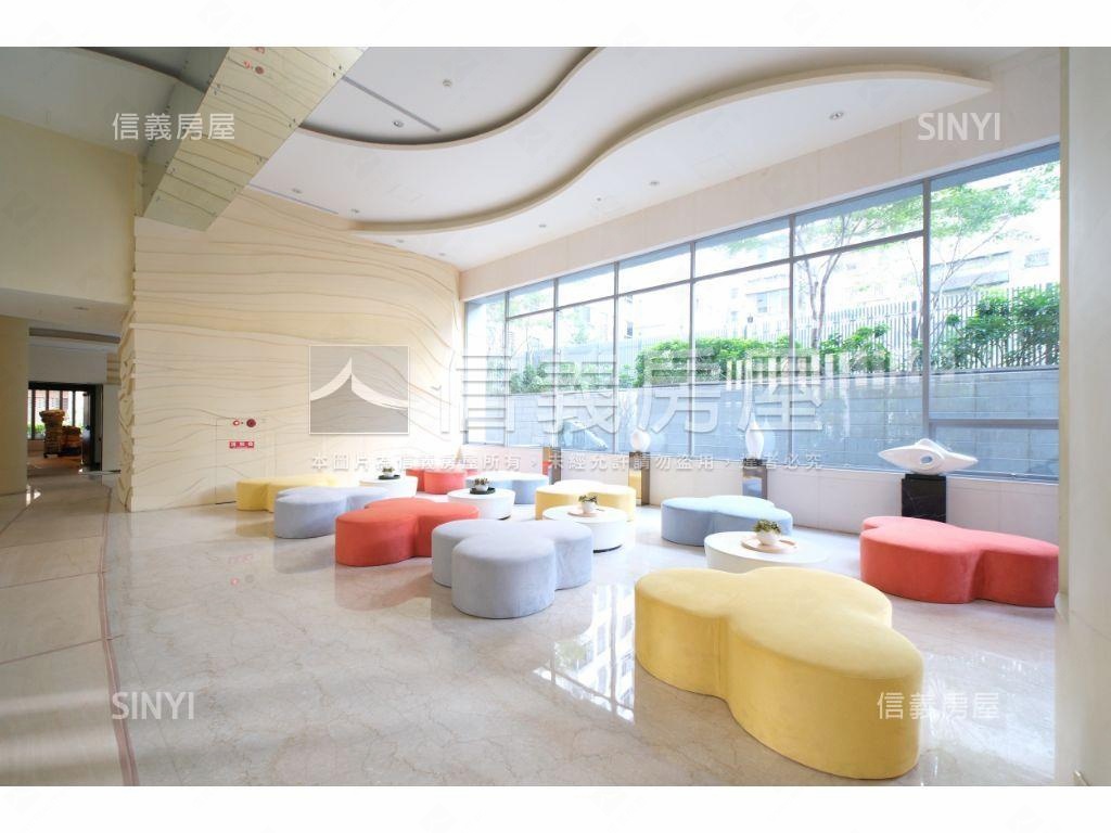 康朵次頂樓小豪宅一房車位房屋室內格局與周邊環境