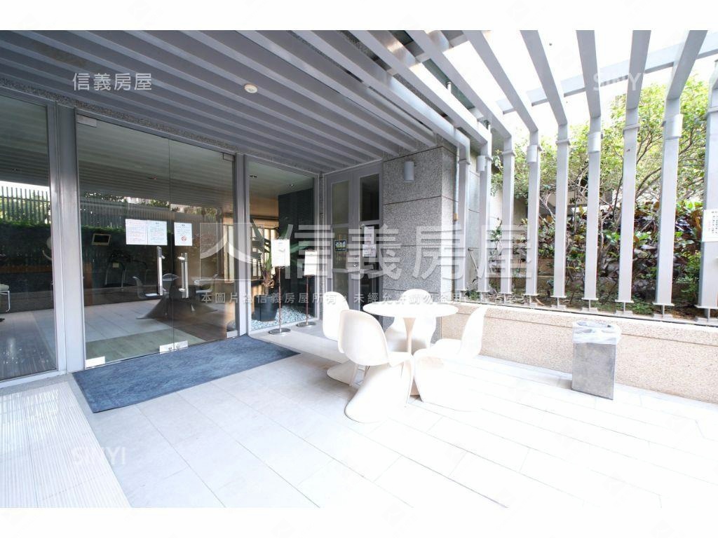 康朵次頂樓小豪宅一房車位房屋室內格局與周邊環境