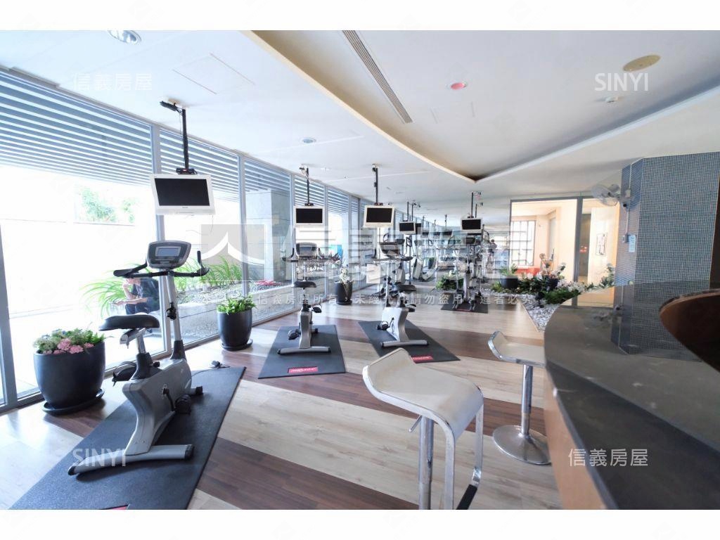 康朵次頂樓小豪宅一房車位房屋室內格局與周邊環境