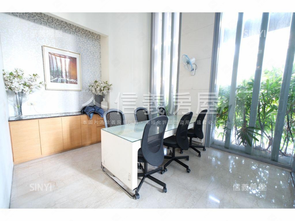 康朵次頂樓小豪宅一房車位房屋室內格局與周邊環境