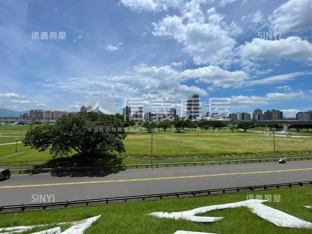 新濠漾Ⅱ高樓２房車位房屋室內格局與周邊環境