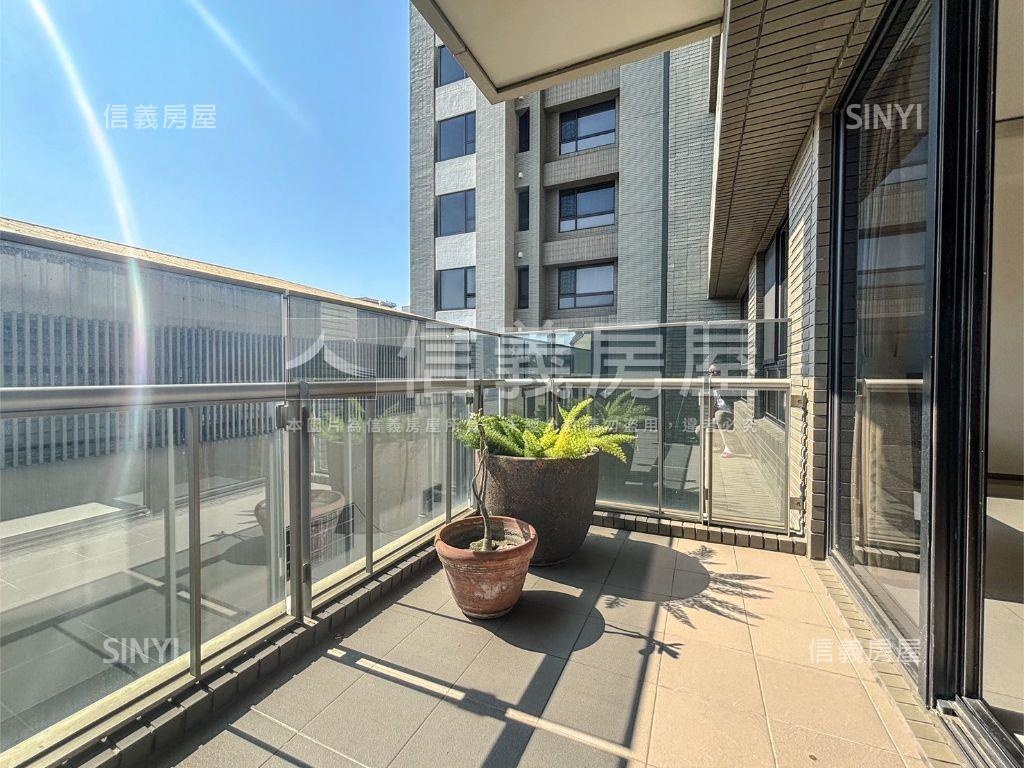 美術館隆大鳳凰會三房平車房屋室內格局與周邊環境