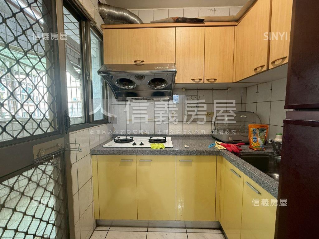 近綠園道三房附車位行情售房屋室內格局與周邊環境