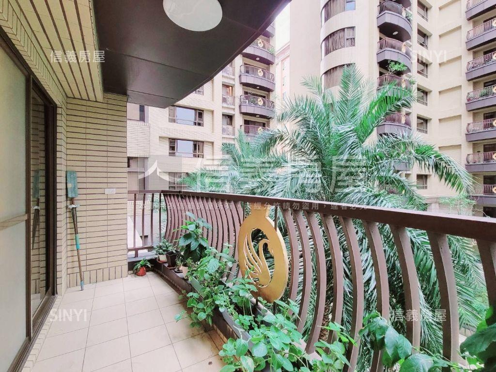 施華洛奇經典四房雙車位房屋室內格局與周邊環境