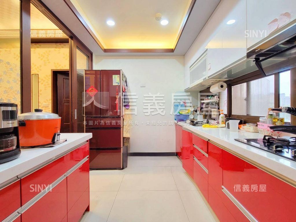 施華洛奇經典四房雙車位房屋室內格局與周邊環境