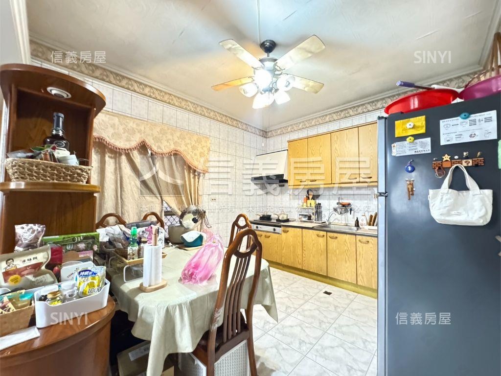 華鳳鎮北國小旁面寬透天房屋室內格局與周邊環境