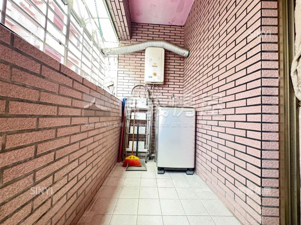 華鳳鎮北國小旁面寬透天房屋室內格局與周邊環境