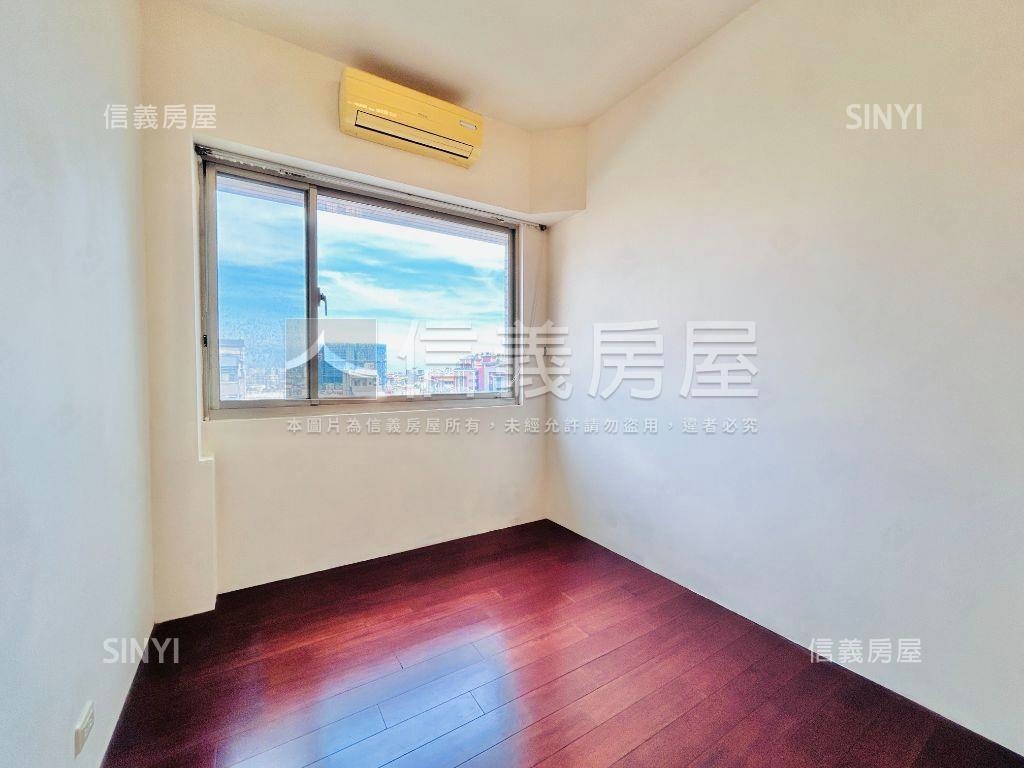 竹城靜崗四房車位房屋室內格局與周邊環境