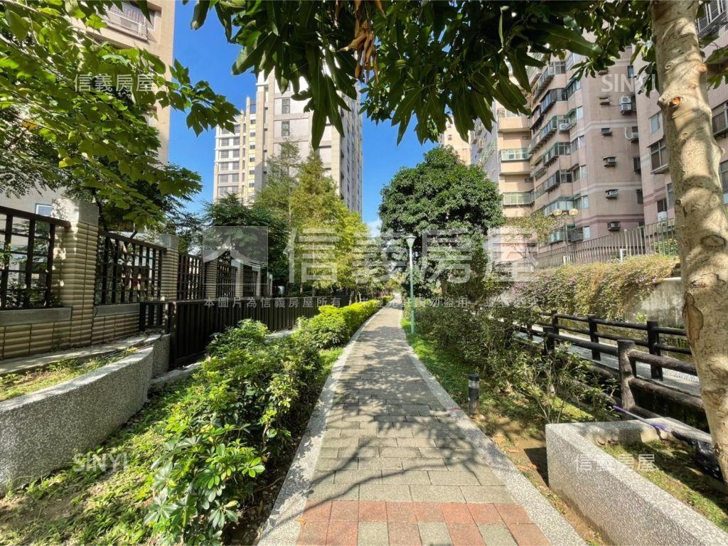 竹城靜崗四房車位房屋室內格局與周邊環境