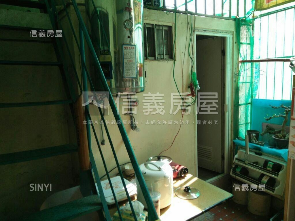 勤益科大吃市店面房屋室內格局與周邊環境