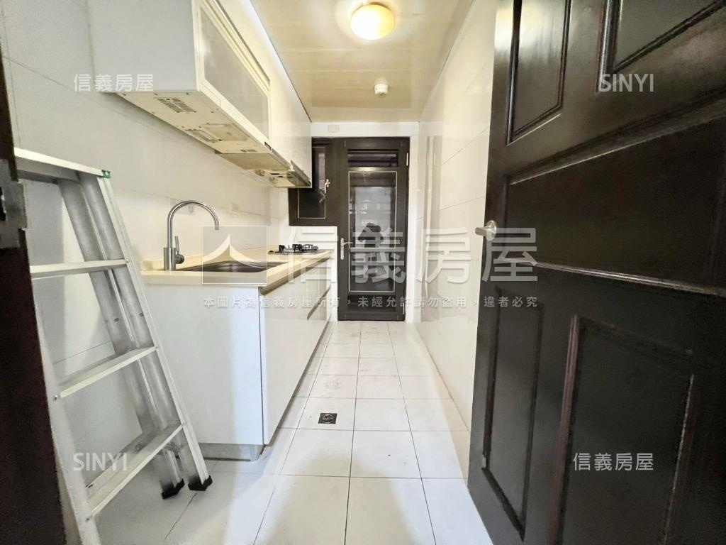 馥華大台北邊間方正房屋室內格局與周邊環境