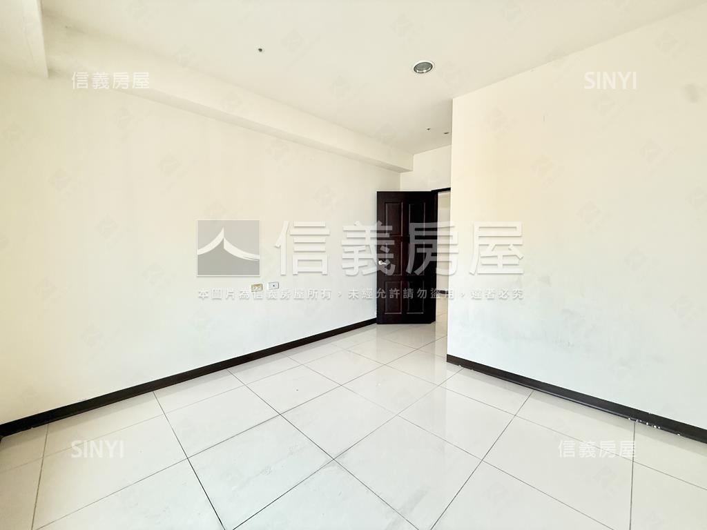 近公園寬暢舒適三房房屋室內格局與周邊環境