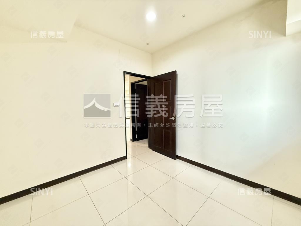 近公園寬暢舒適三房房屋室內格局與周邊環境