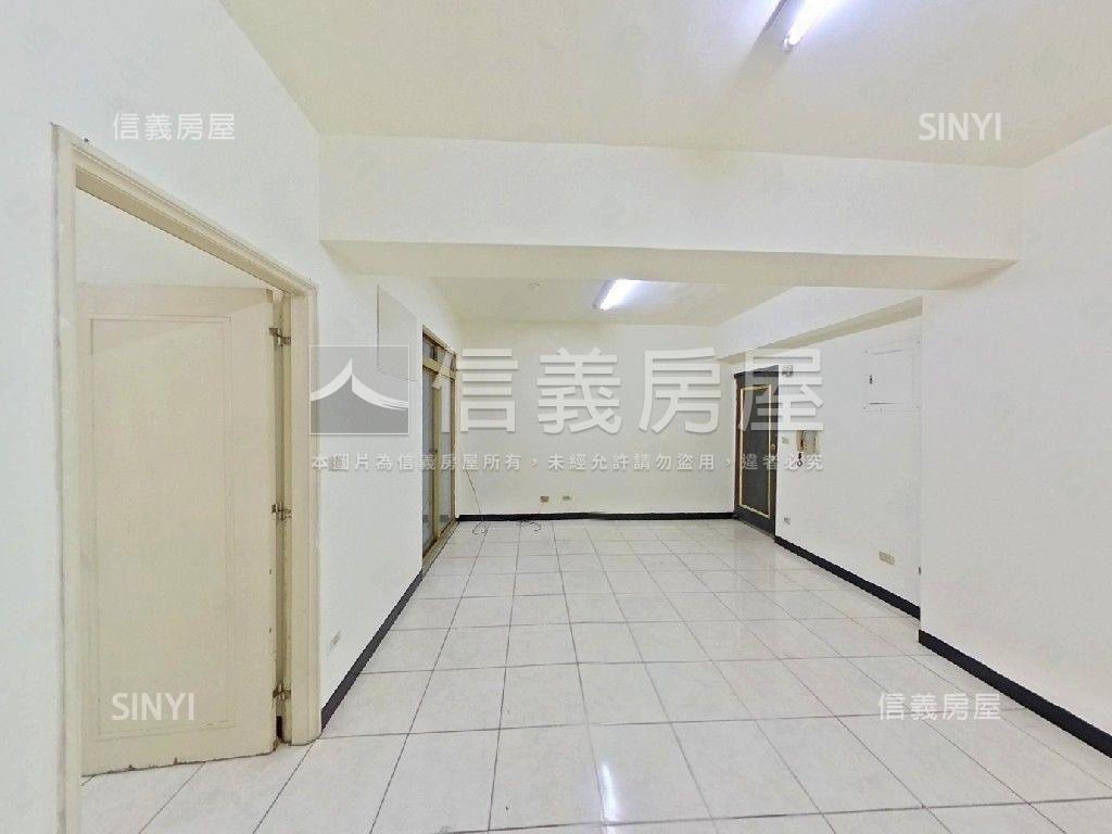 近捷運三面採光華府三房房屋室內格局與周邊環境